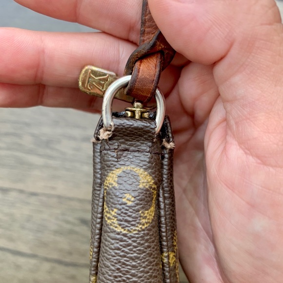 Louis Vuitton Pochette Accessoires - Picture 10 of 11